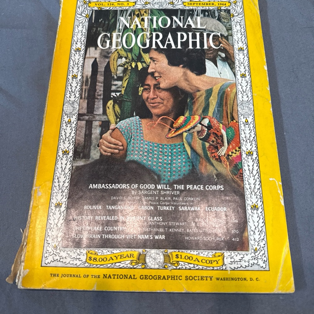 VINTAGE NATIONAL GEOGRAPHIC September 1964 PEACE CORPS Ancient Glass VIET NAM